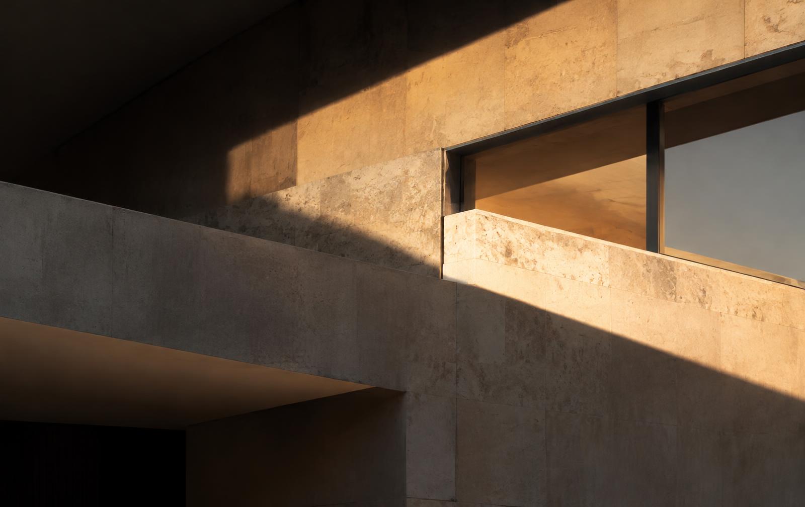 Fachada arquitectónica de piedra con luz dorada